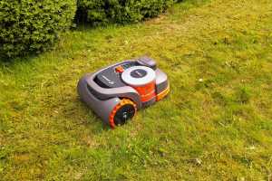 Segway Navimow robot lawnmower review